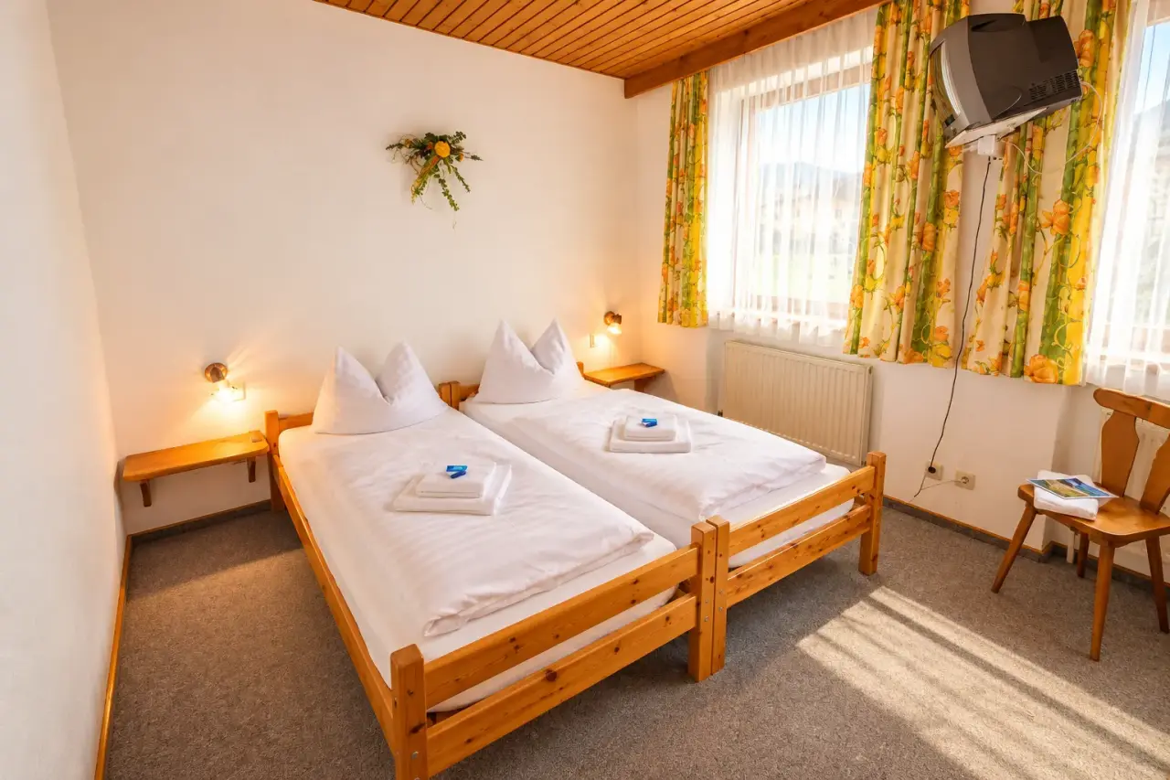 Haus Alpina   Ensuite kamer slaapkamer 2