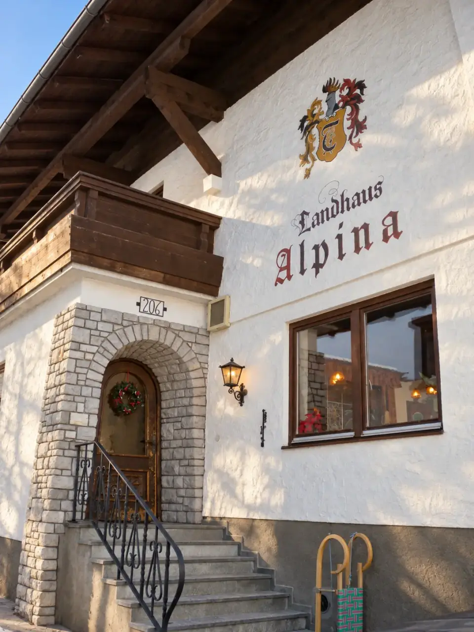 Haus Alpina   Entree